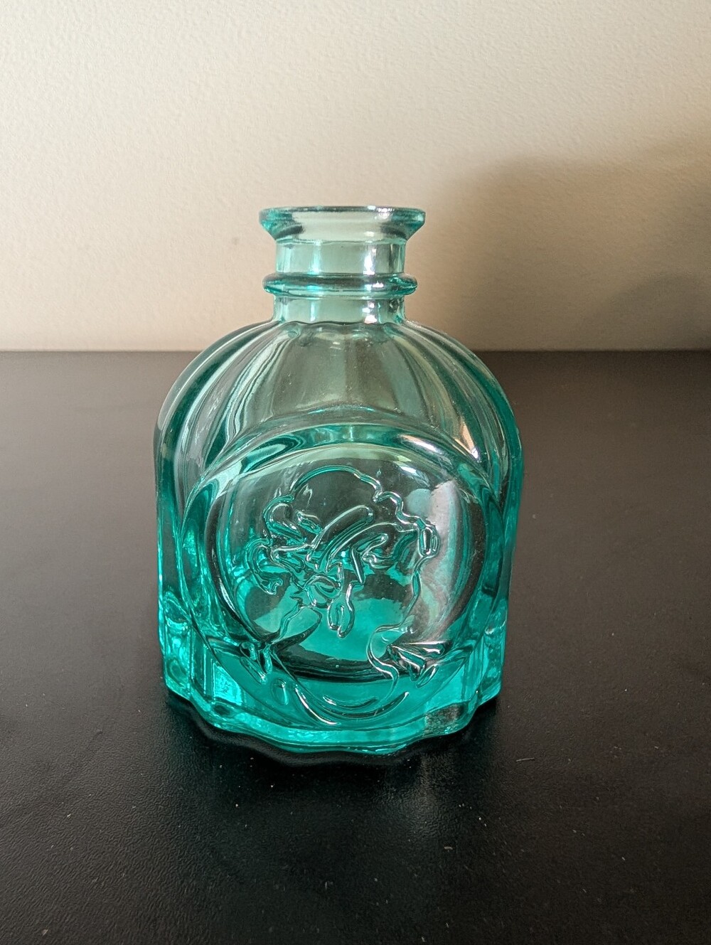 Official Nintendo Licensed Green Glass Potion Bottle Bud Vase Like New